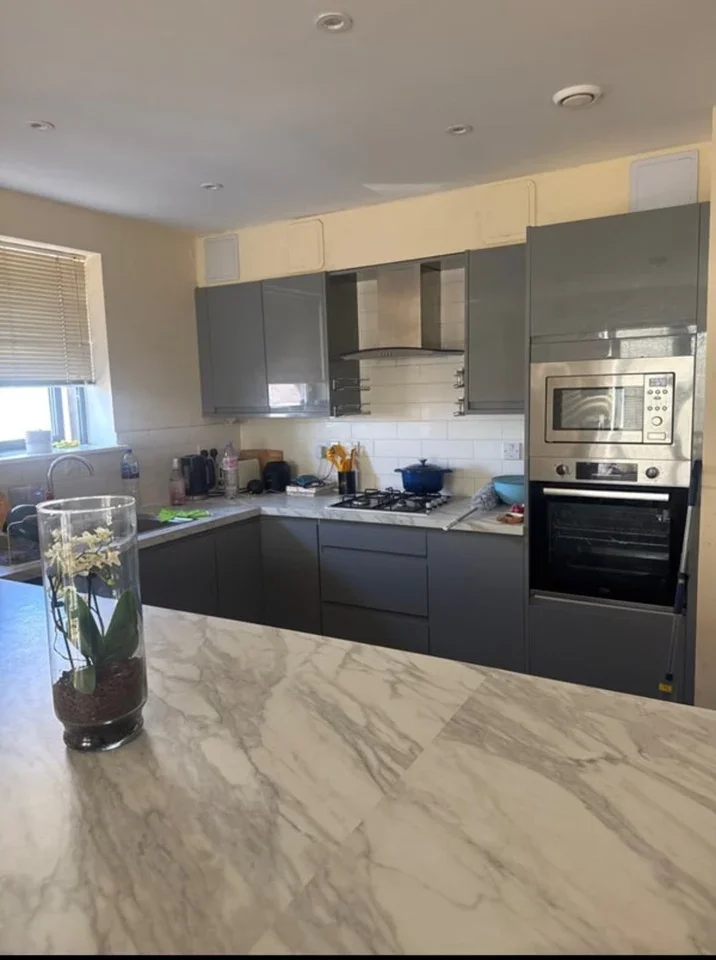 Room Gunnersbury Lane in Greater London