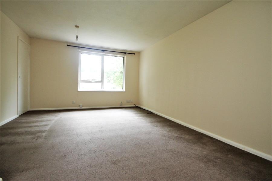 Flat Kenton Way in Woking