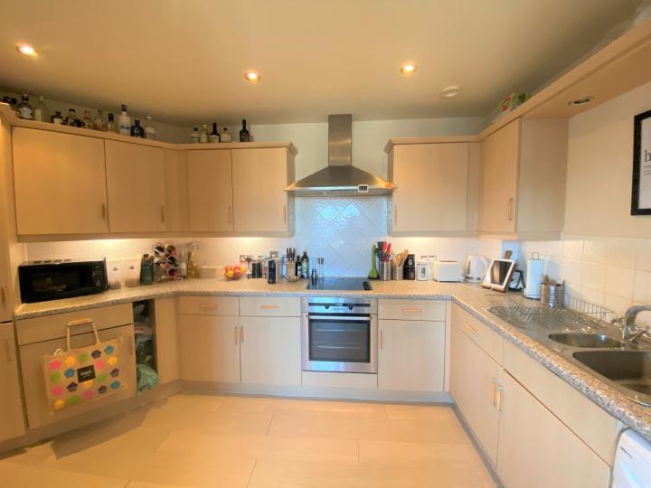 Flat Sherman Road in Greater London