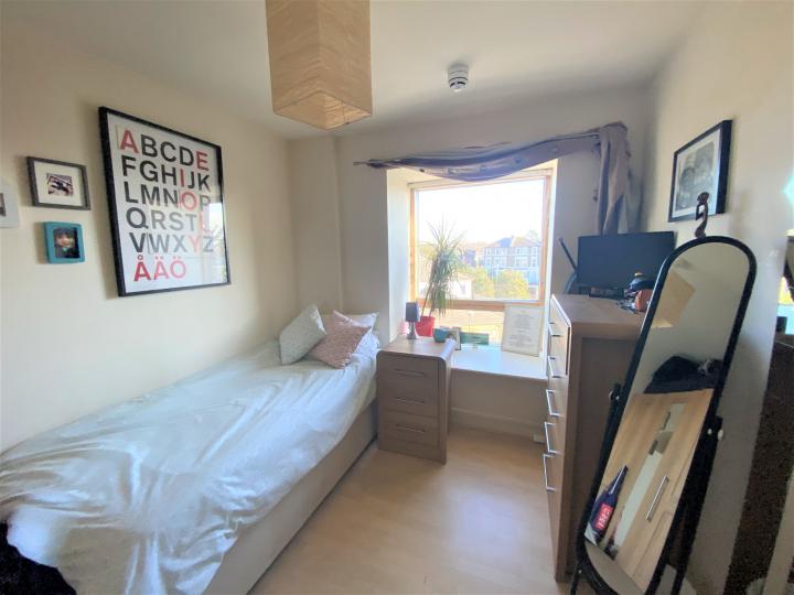 Flat Sherman Road in Greater London