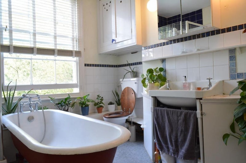 Room Stockwell Park Road in Greater London
