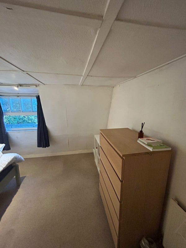 Room Stockwell Park Road in Greater London