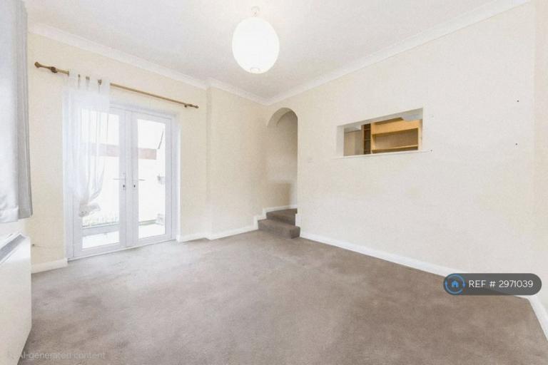 Flat Craven Avenue in Greater London