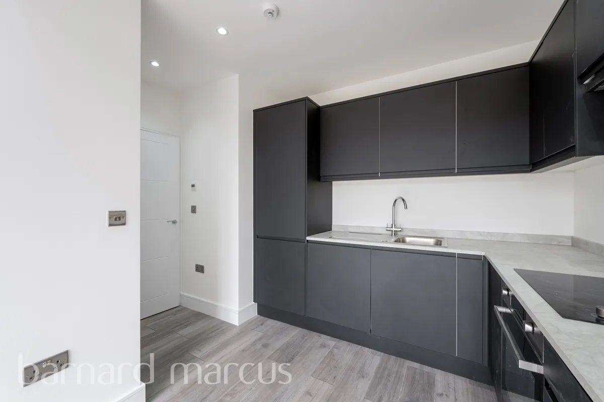 Flat Westmead Road in Greater London