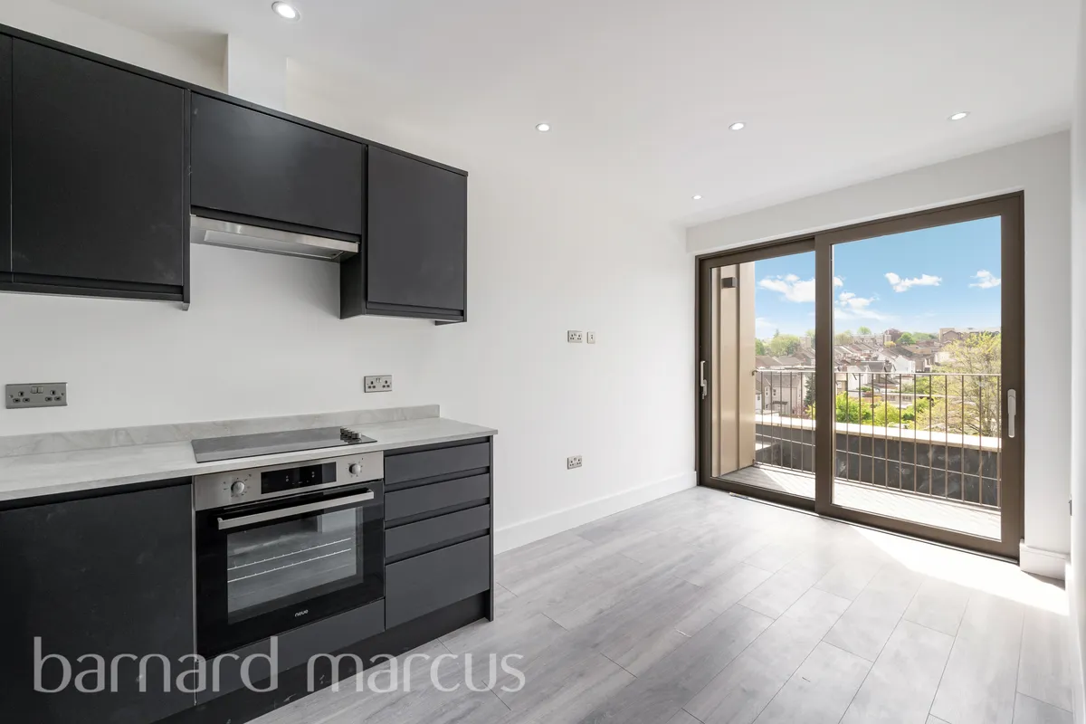 Flat Westmead Road in Greater London