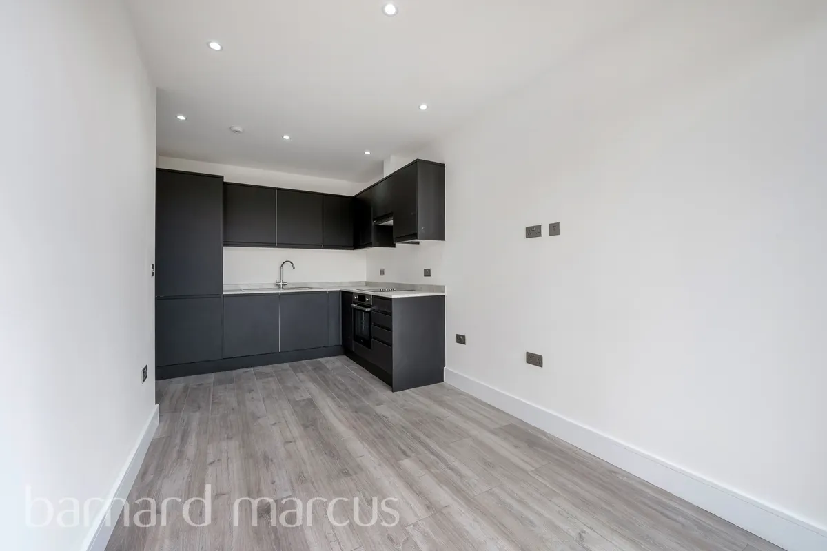 Flat Westmead Road in Greater London