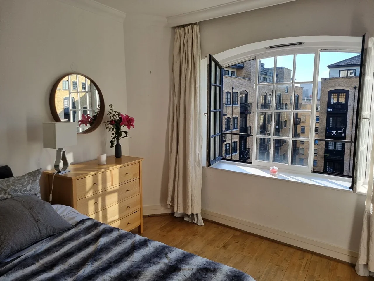 Flat Shad Thames in Greater London