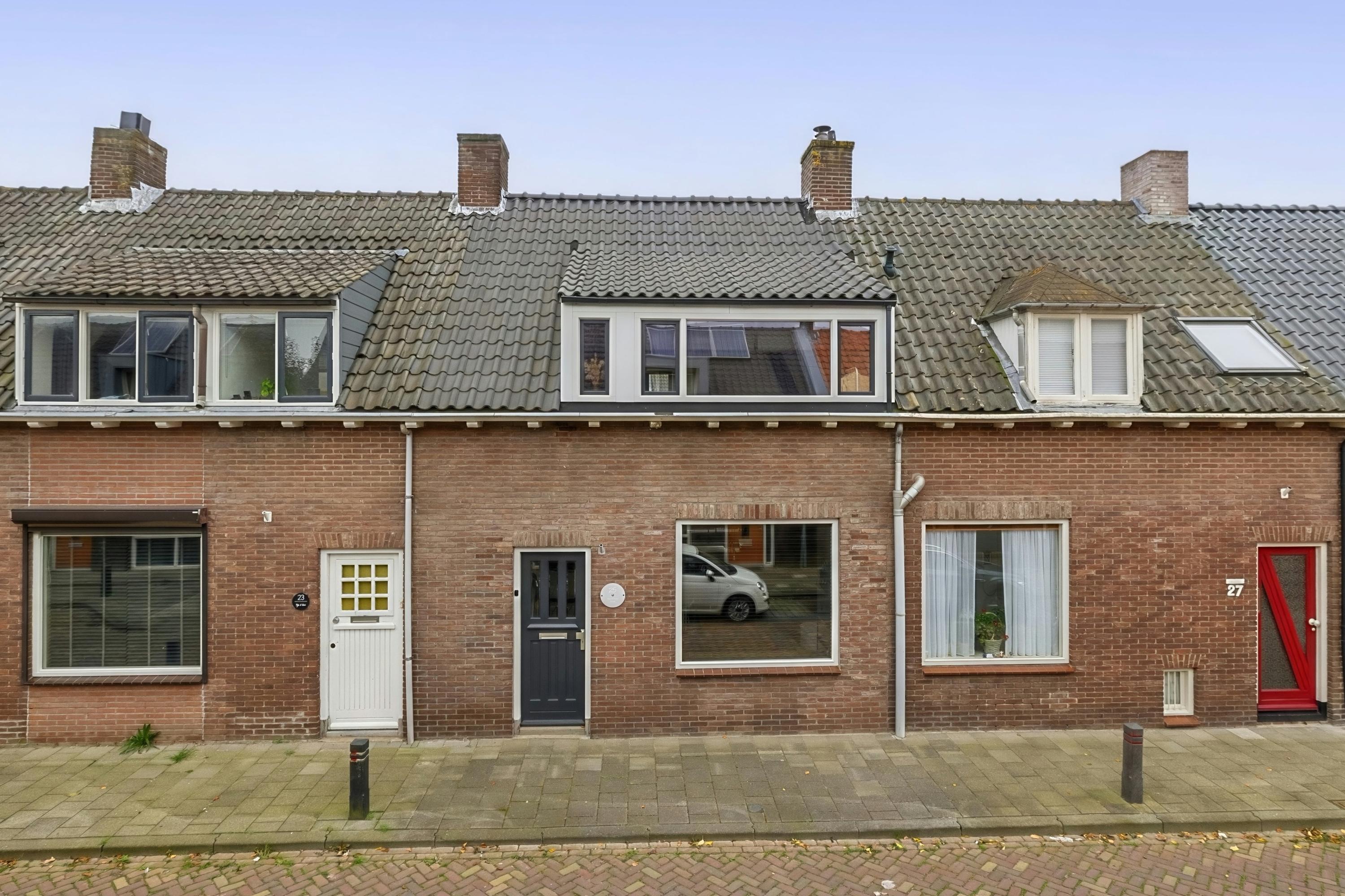 Huis Langenoordstraat 25 in Zevenbergen