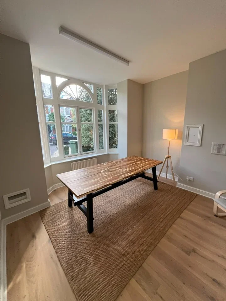 Room Sheen Park in Greater London