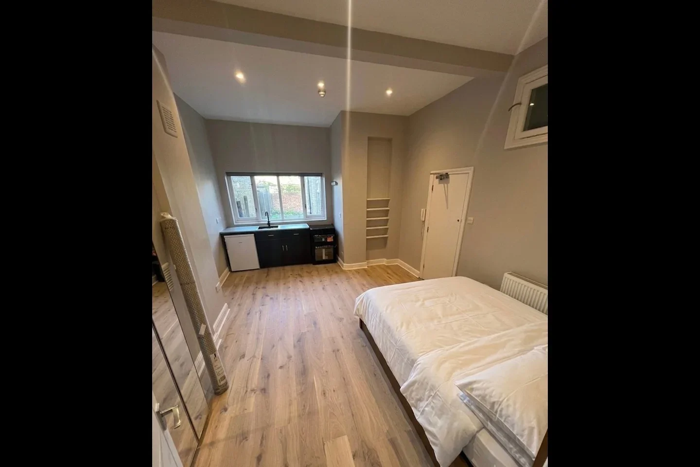 Room Sheen Park in Greater London