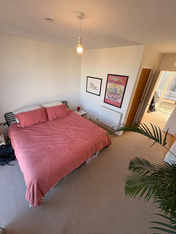 Room Laburnum Street in Greater London