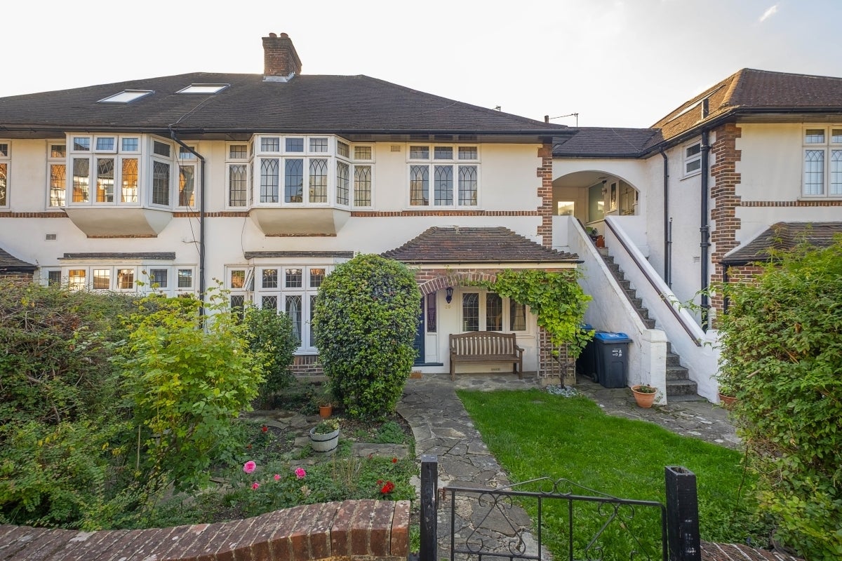 Flat Glendale Drive in Greater London