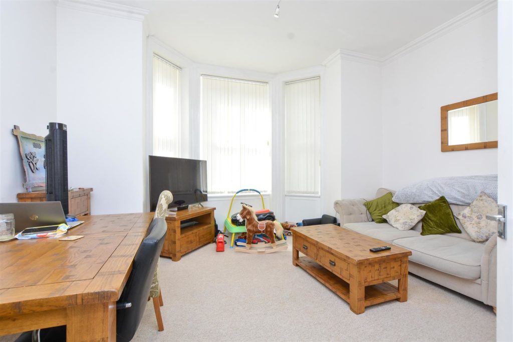 Flat Wootton Mount in Bournemouth