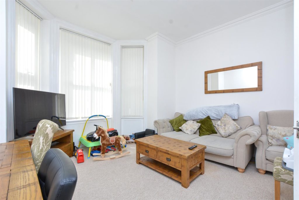 Flat Wootton Mount in Bournemouth