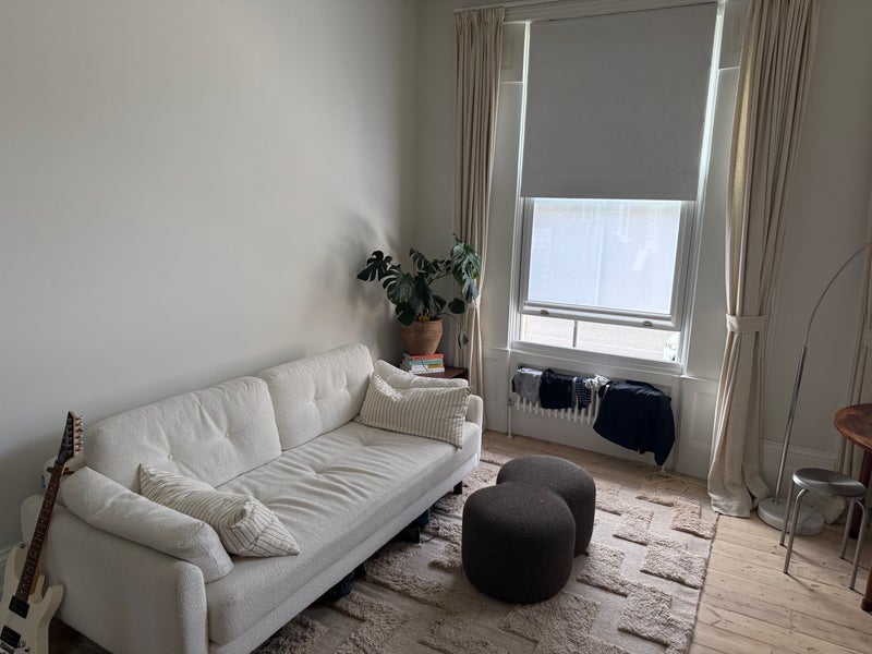 Room Graham Road in Greater London