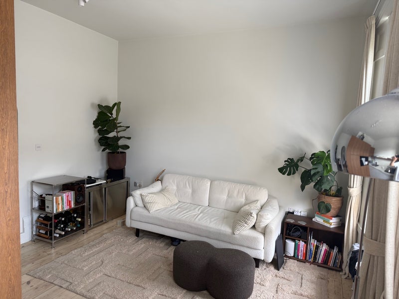 Room Graham Road in Greater London