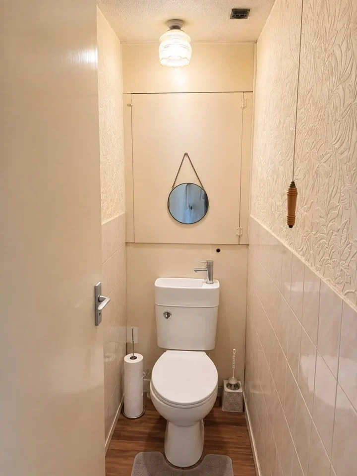 Room Mayfield Close in London