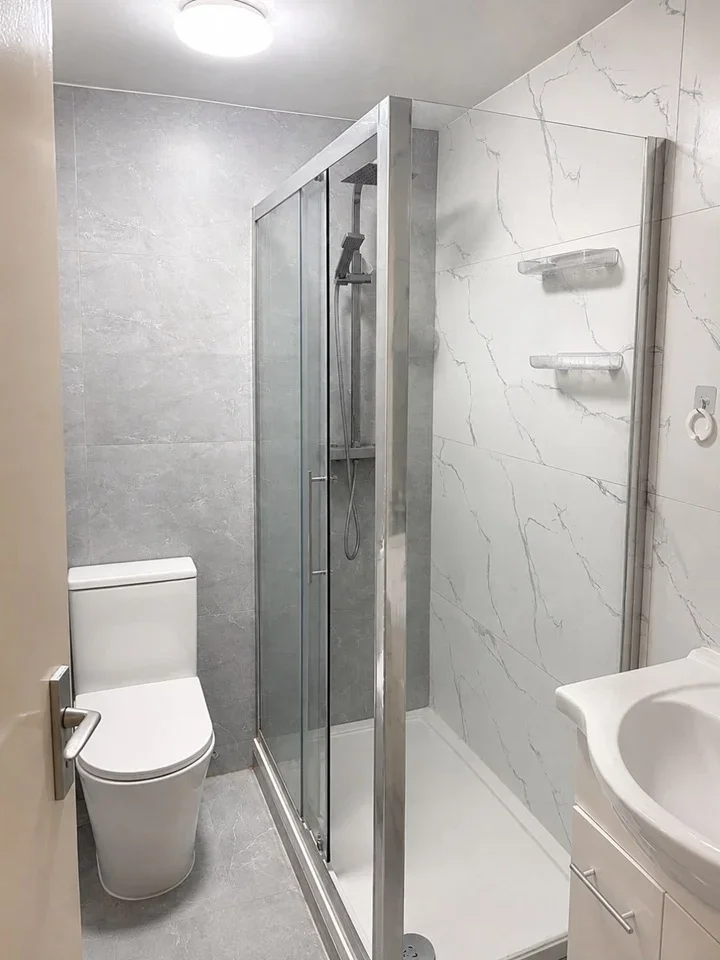 Room Mayfield Close in London