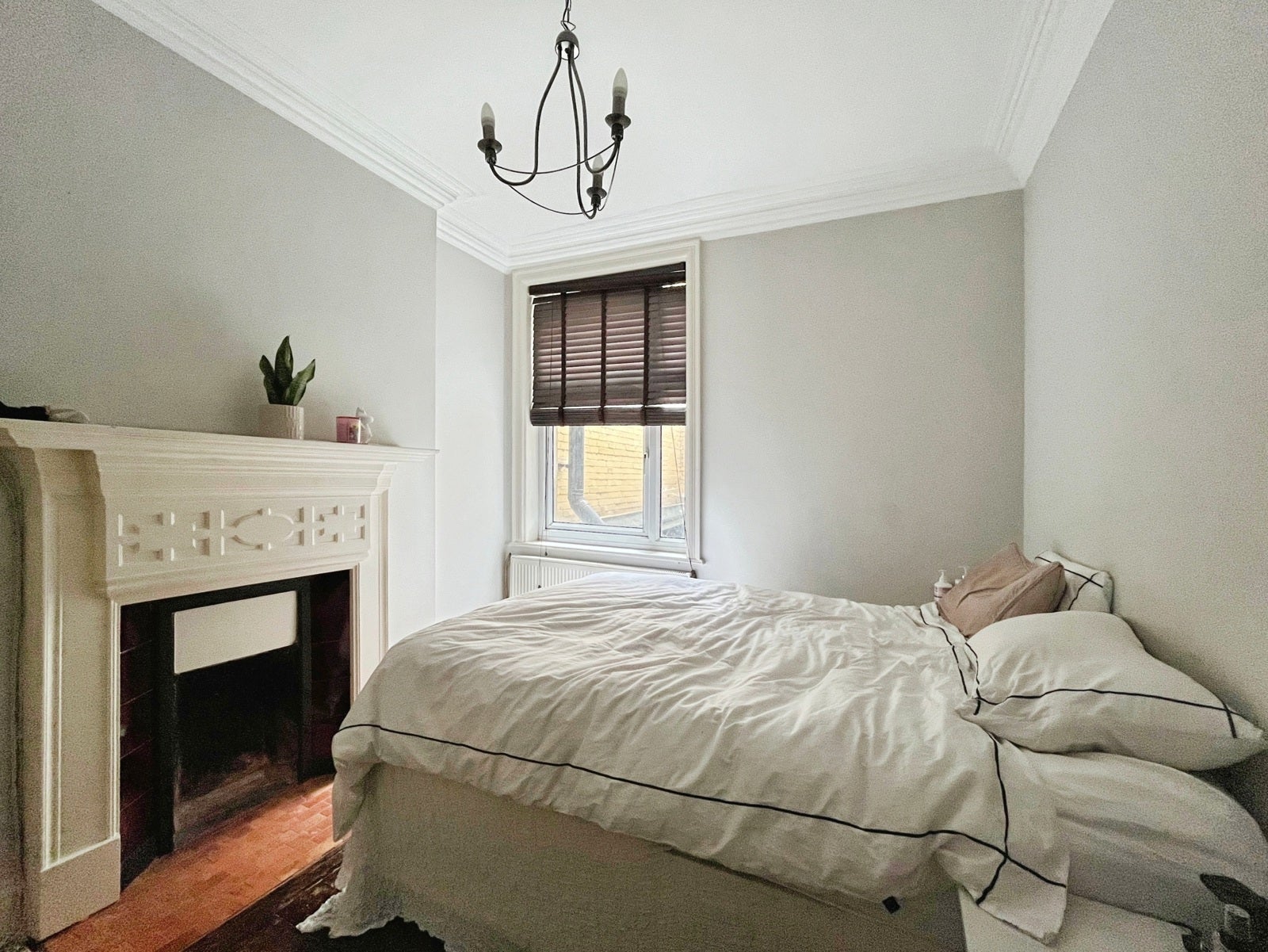Flat New Broadway in Greater London