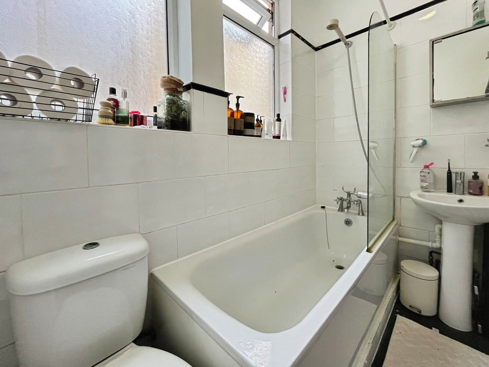 Flat New Broadway in Greater London