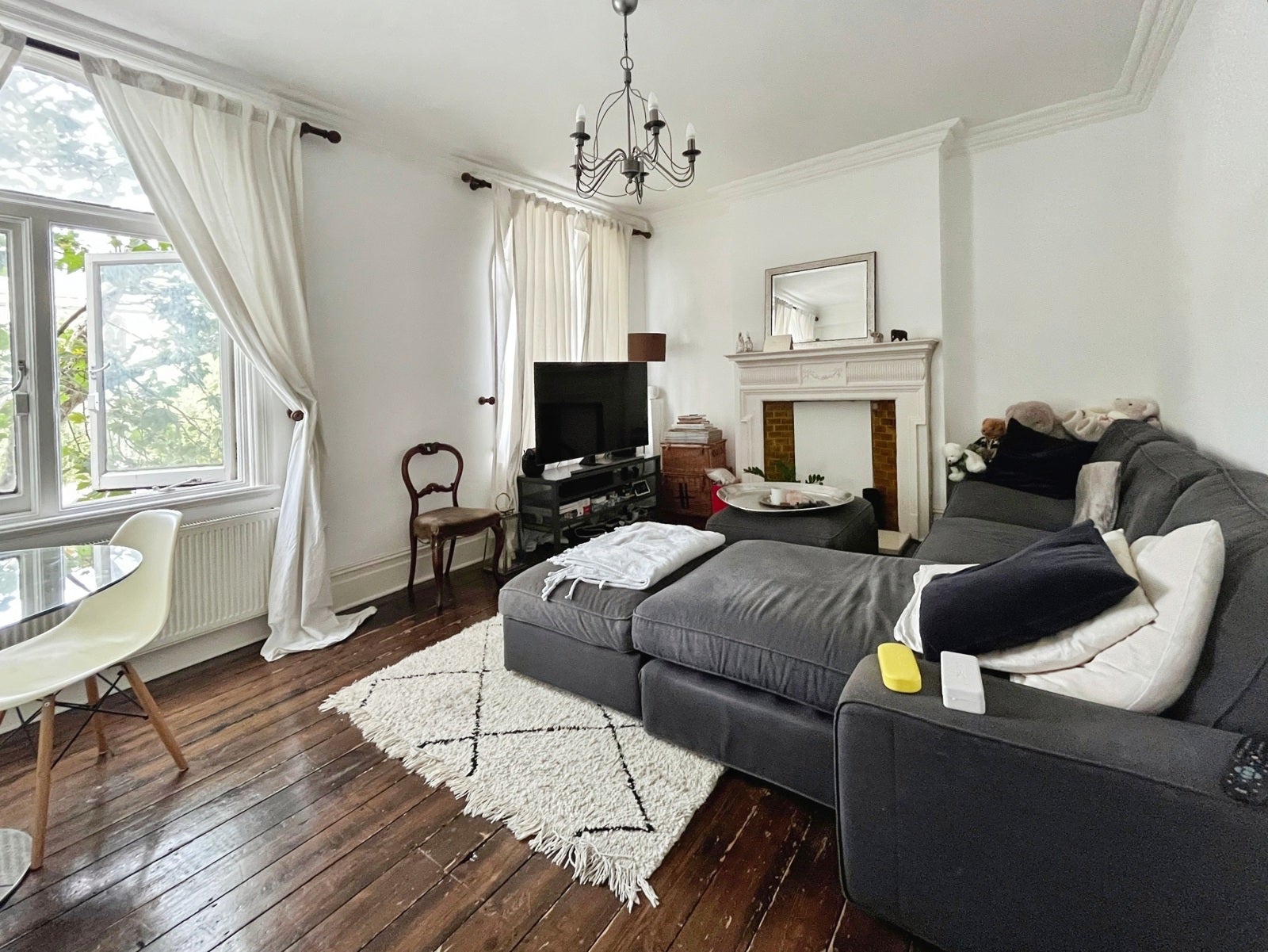 Flat New Broadway in Greater London