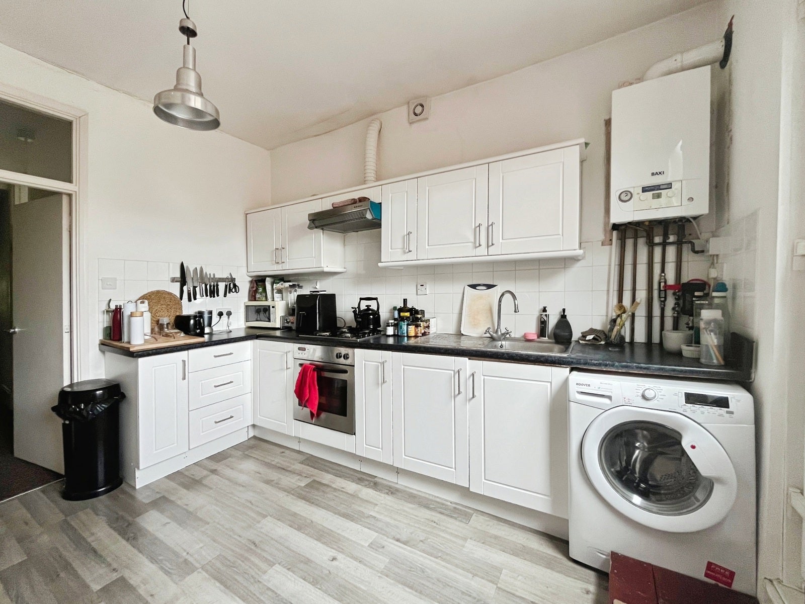 Flat New Broadway in Greater London