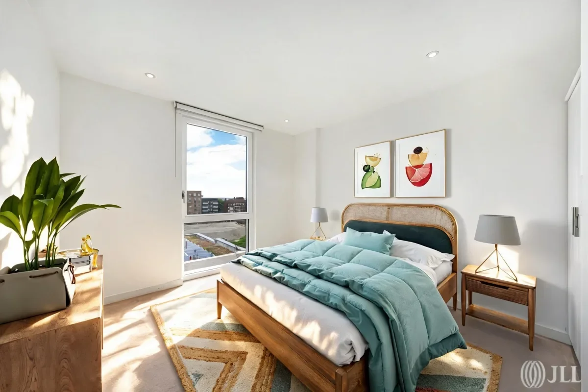 Flat Endymion Road in Greater London