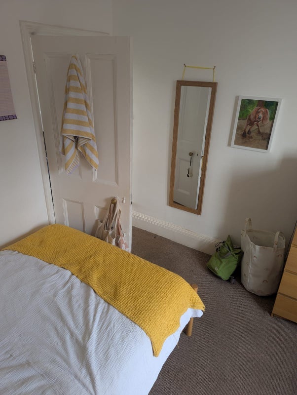 Room Kingscourt Road in Greater London