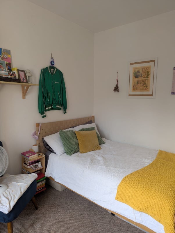 Room Kingscourt Road in Greater London