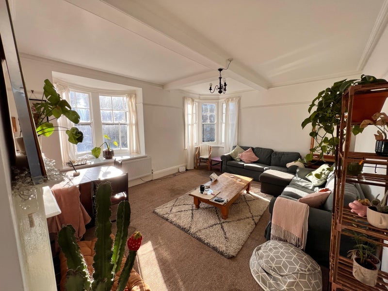 Room Kingscourt Road in Greater London