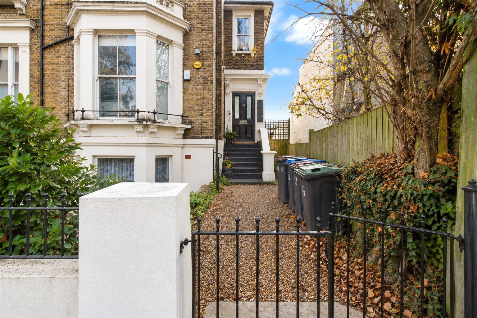 Flat Selhurst Road in Greater London