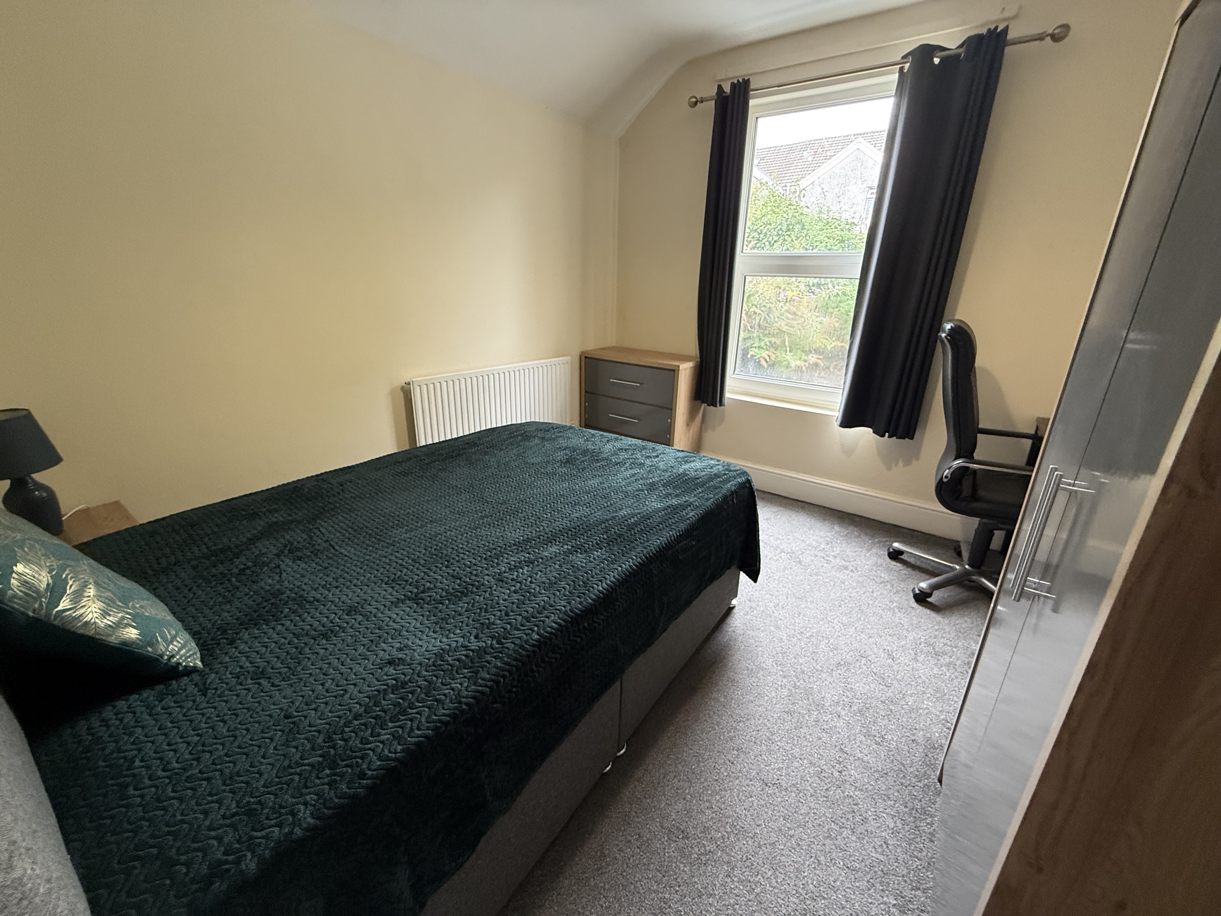 Room Cromwell Street in Swansea
