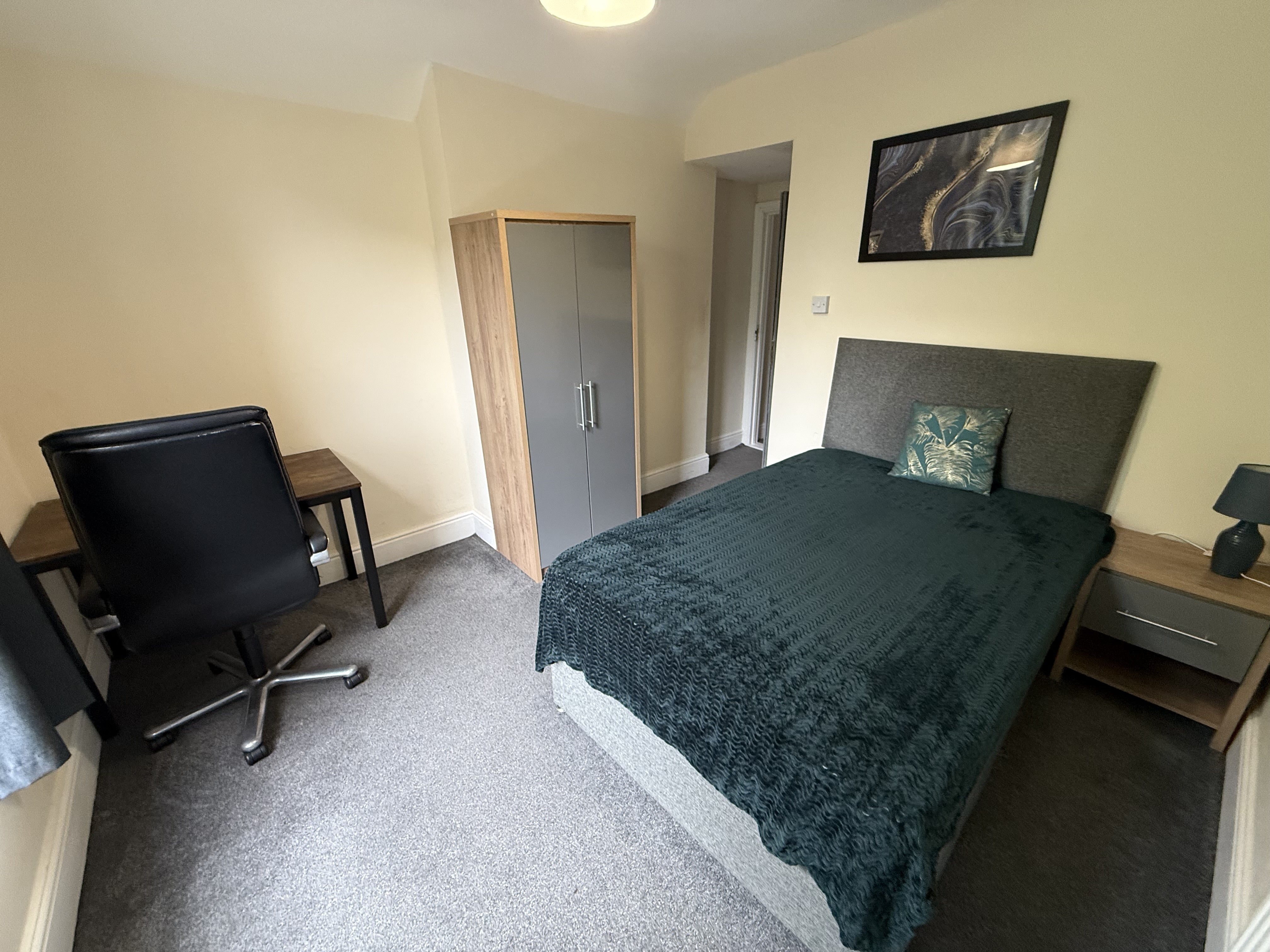 Room Cromwell Street in Swansea
