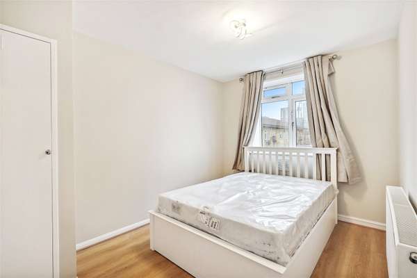 Flat Allen Edwards Drive in Greater London
