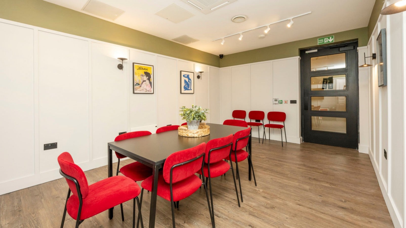 Room Harvest Road in Borough of Runnymede
