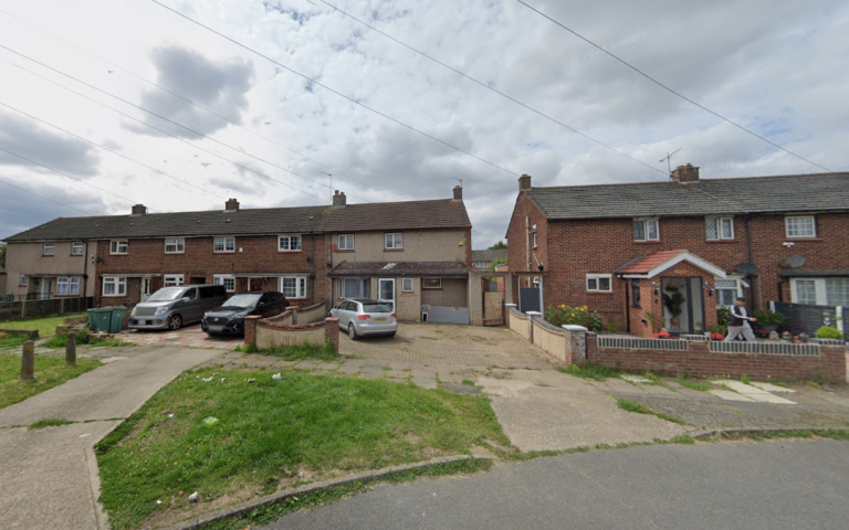 Flat Beech Close in Greater London