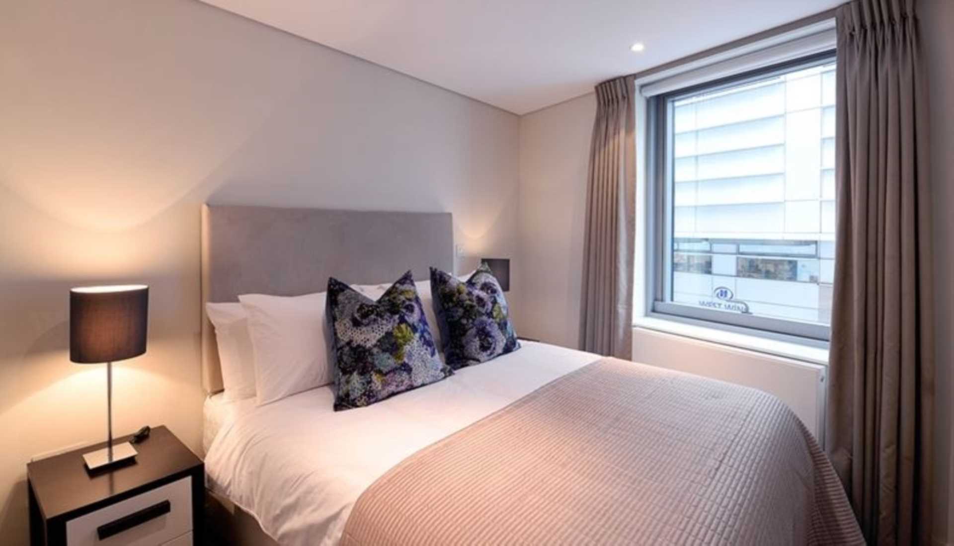 Flat Merchant Square in City of Westminster