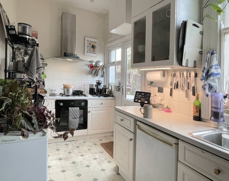 Room Elmhurst Road in Greater London