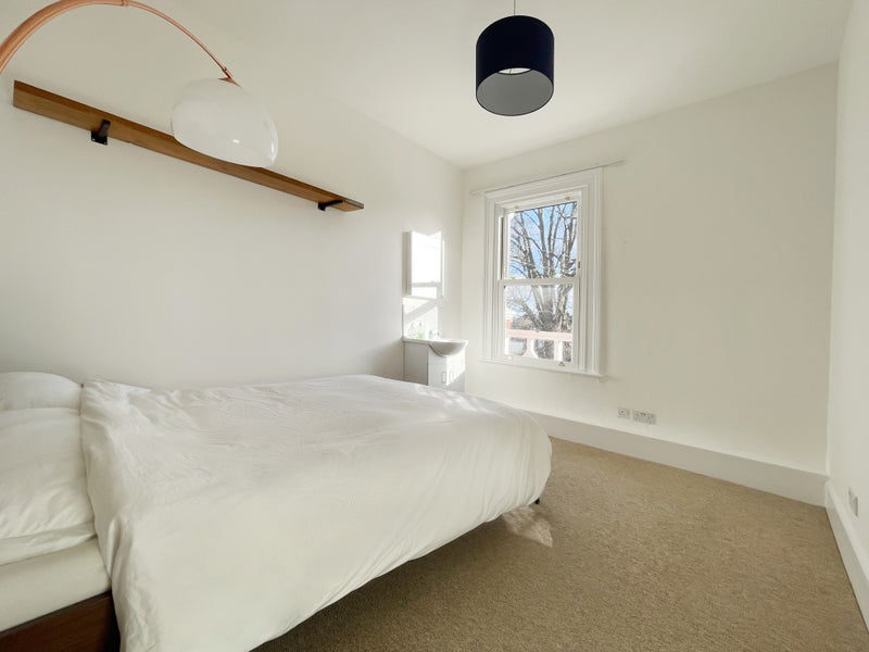 Room Elmhurst Road in Greater London