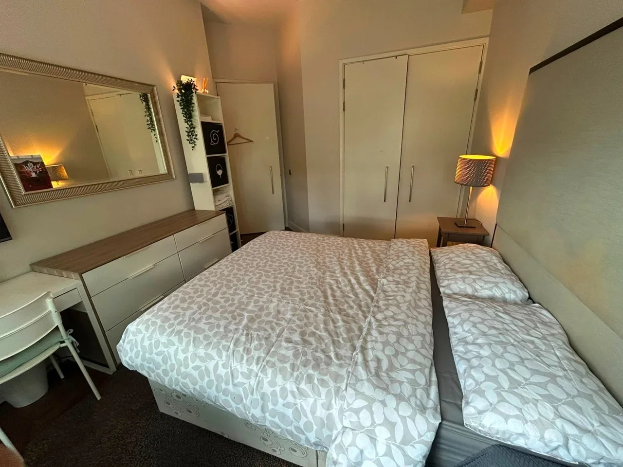 Room City Road in Greater London
