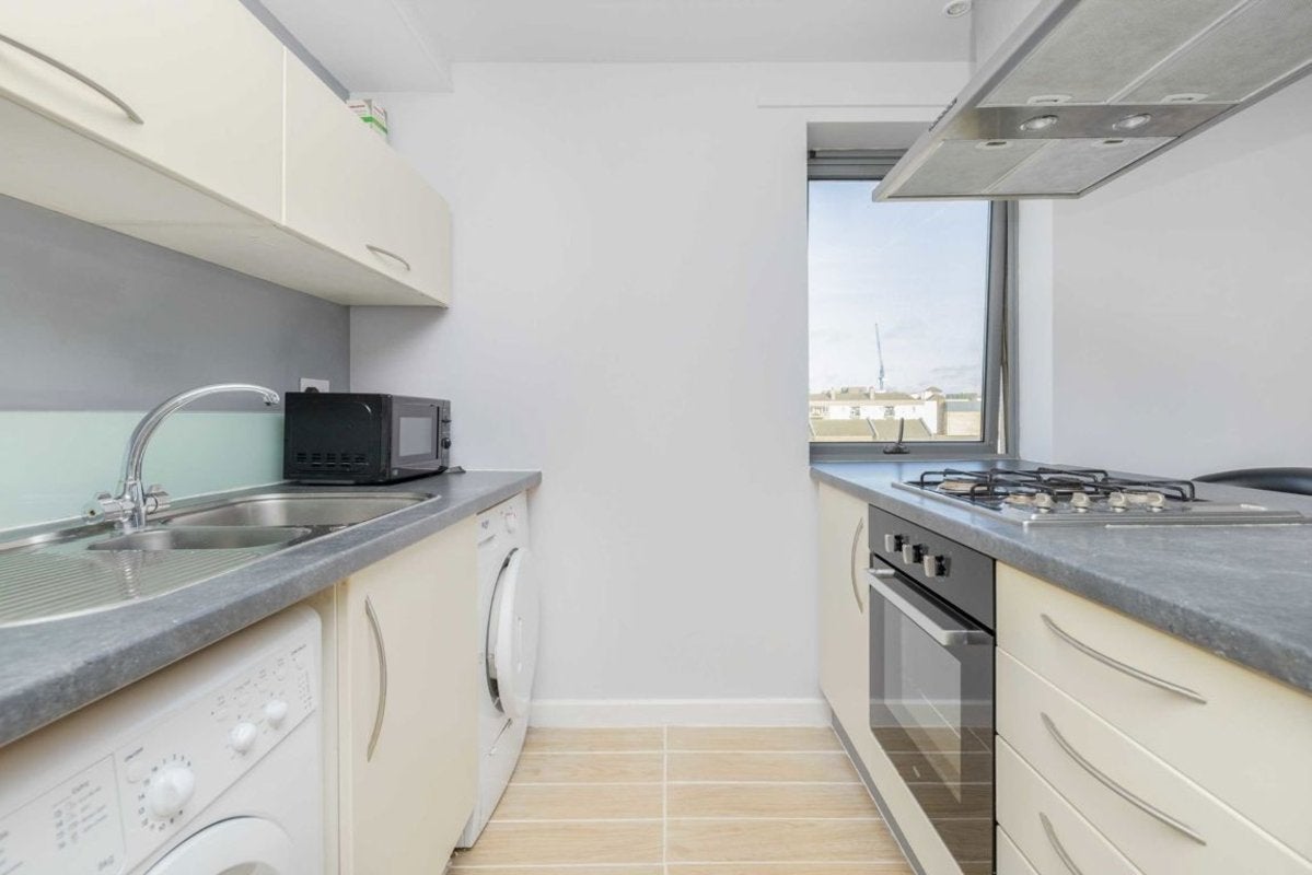 Flat Stainsby Road in Greater London