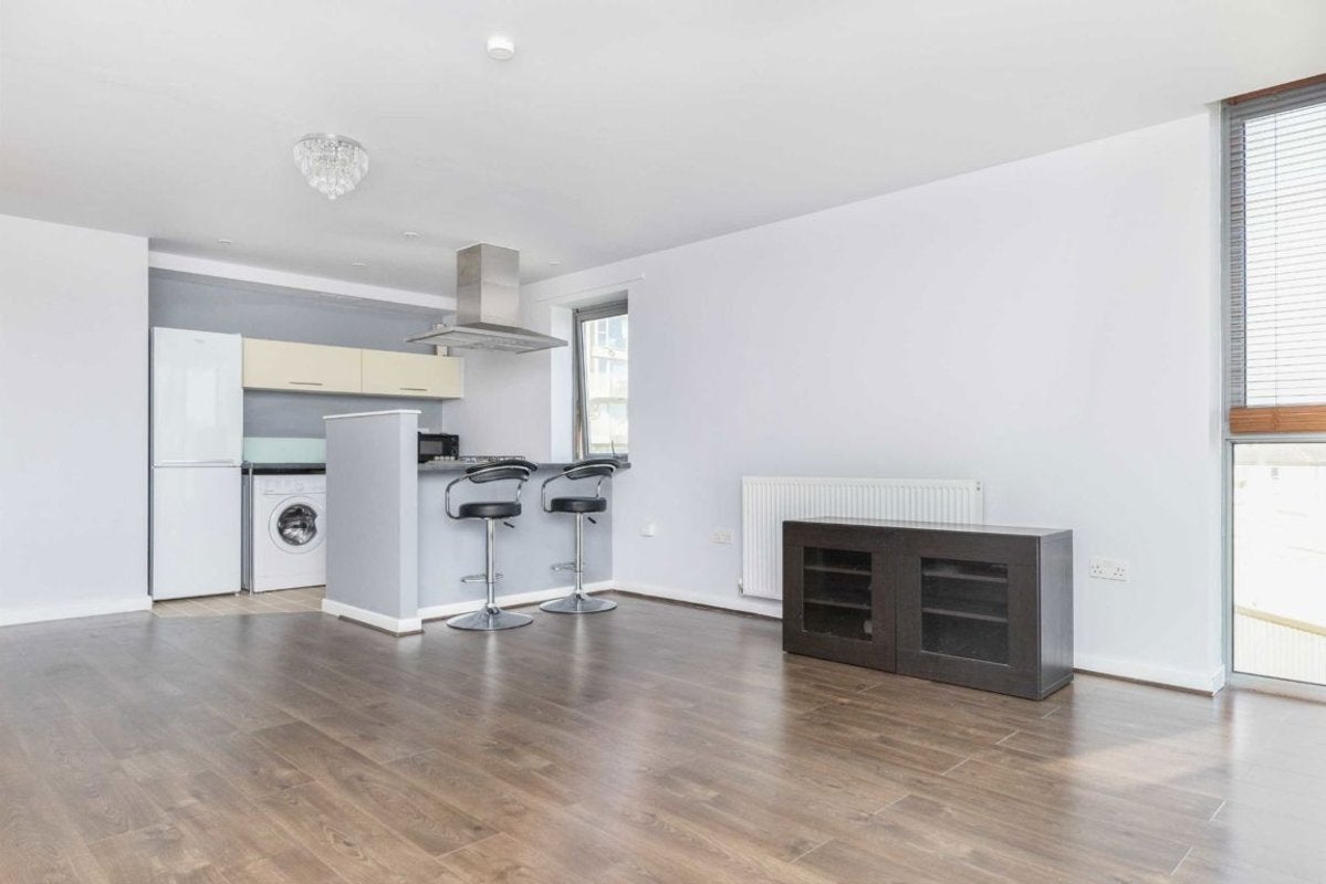 Flat Stainsby Road in Greater London