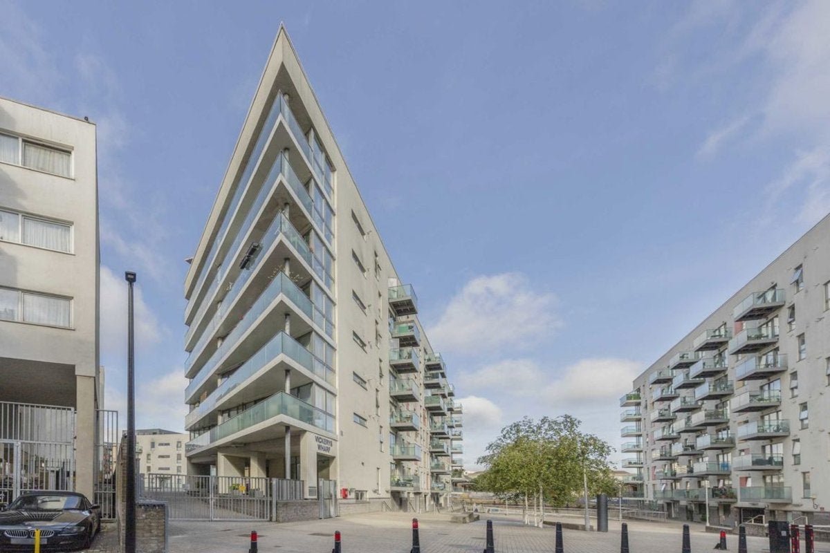 Flat Stainsby Road in Greater London