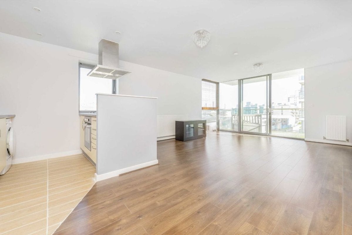 Flat Stainsby Road in Greater London