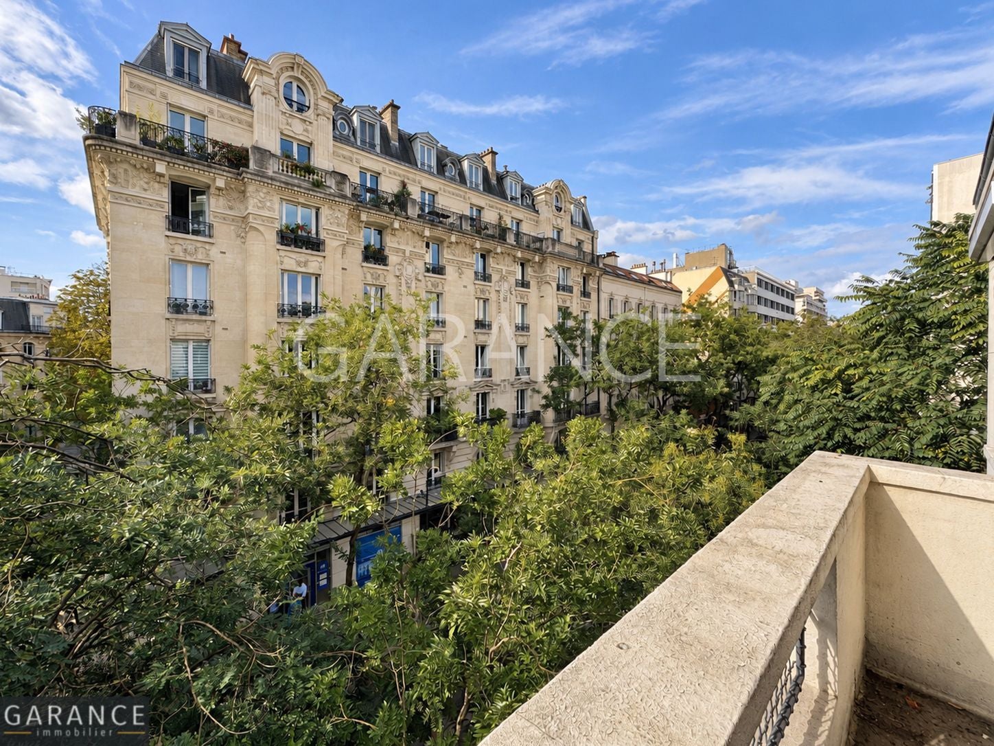 Flat Rue du Moulin Vert in Paris