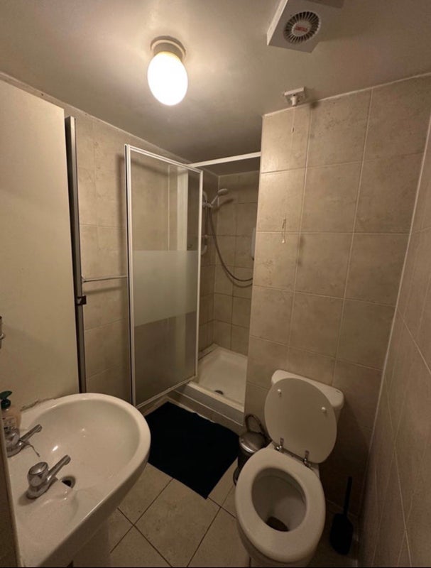 Room Landor Road in Greater London