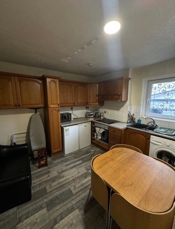 Room Landor Road in Greater London