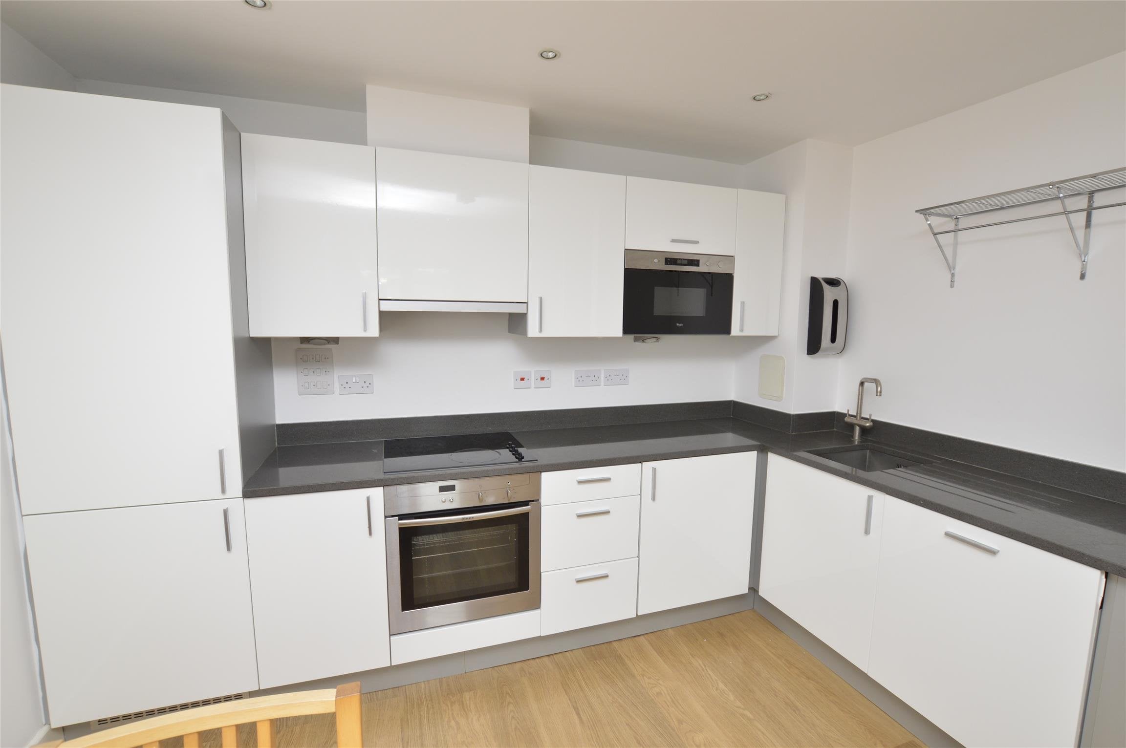 Flat Whytecliffe Road South in Greater London