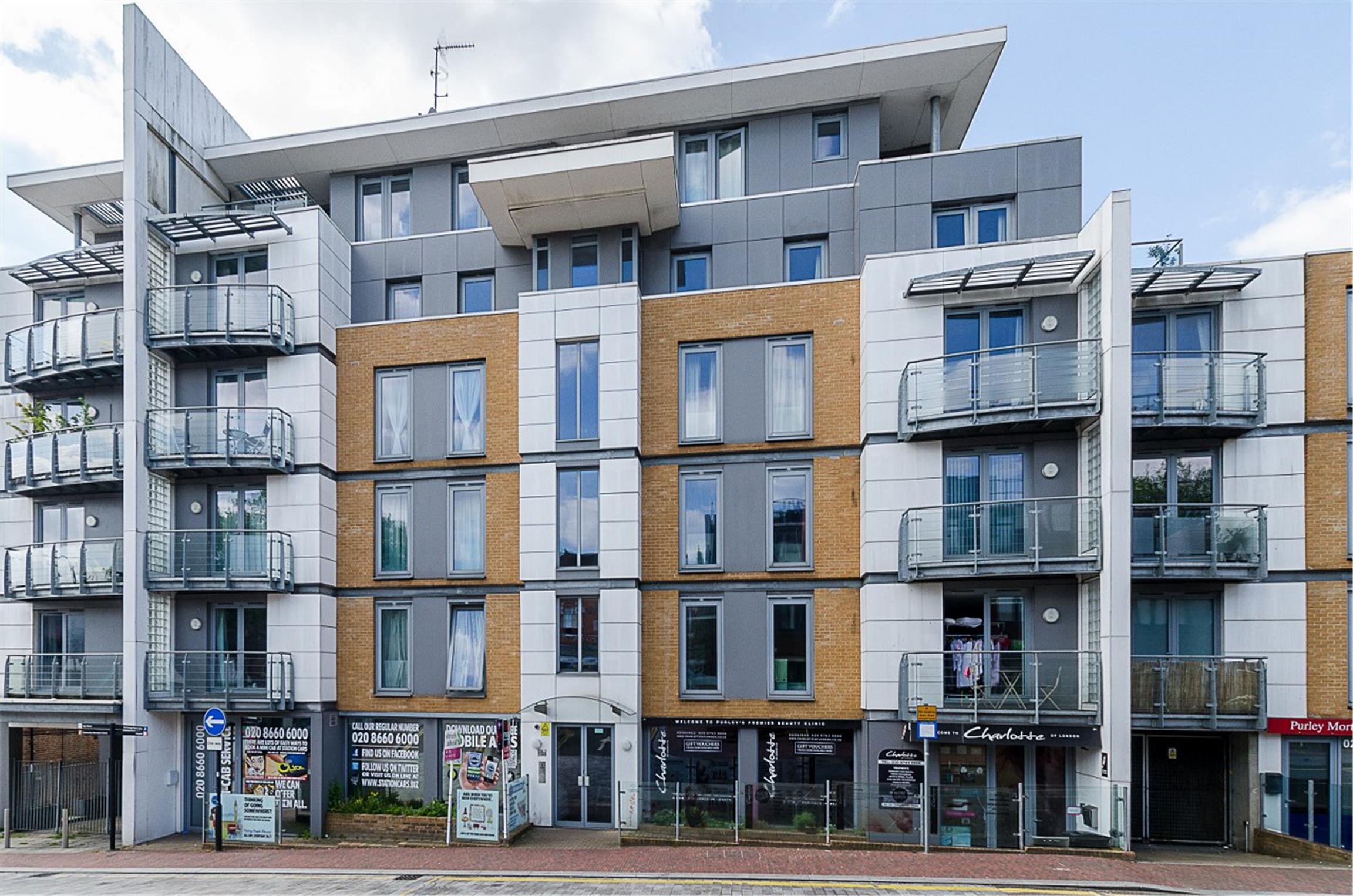 Flat Whytecliffe Road South in Greater London