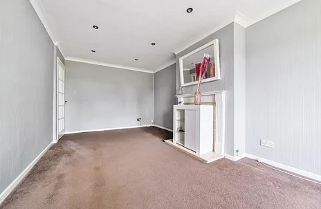 Flat Hadley Road in London